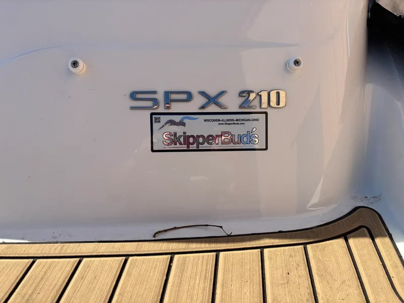 Slide: The Image of Sea Ray 210 SPX 2023 - 4
