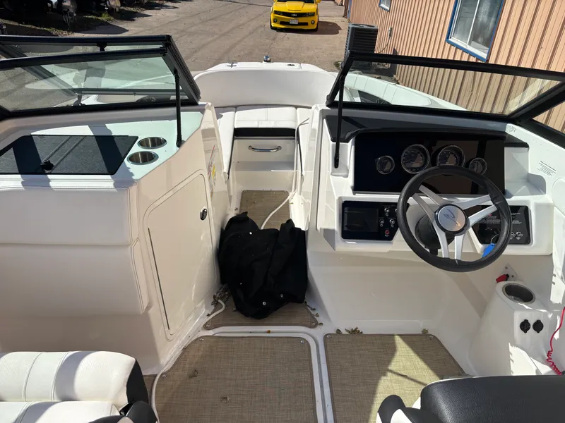 Slide: The Image of Sea Ray 210 SPX 2023 - 16