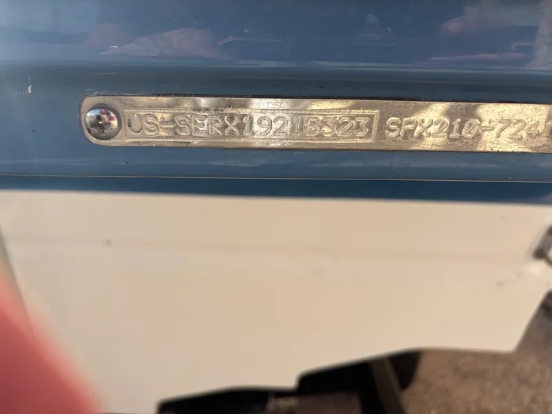 Slide: The Image of Sea Ray 210 SPX 2023 - 17