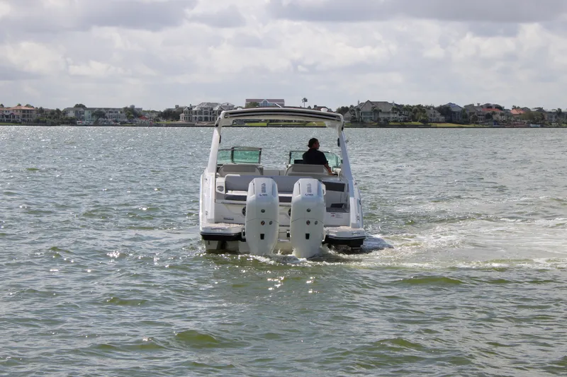 Slide: The Image of Sea Ray SLX 310 Outboard 2027 - 6