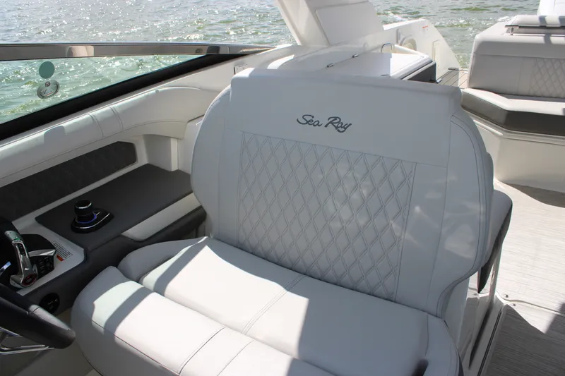Slide: The Image of Sea Ray SLX 310 Outboard 2027 - 27