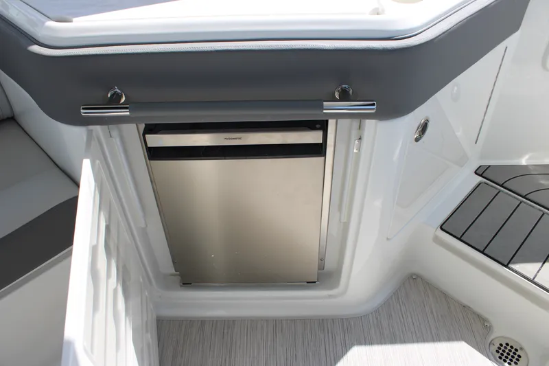 Slide: The Image of Sea Ray SLX 310 Outboard 2027 - 18