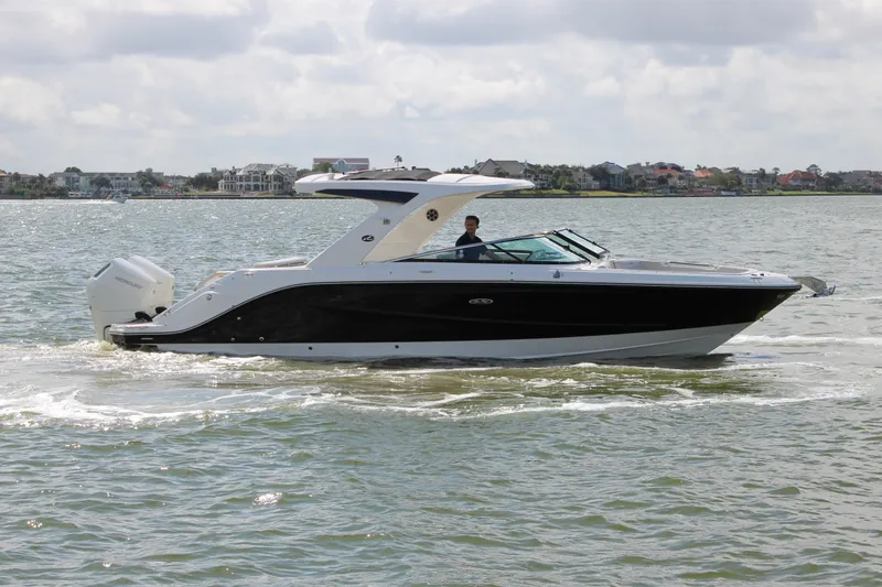 Slide: The Image of Sea Ray SLX 310 Outboard 2027 - 4