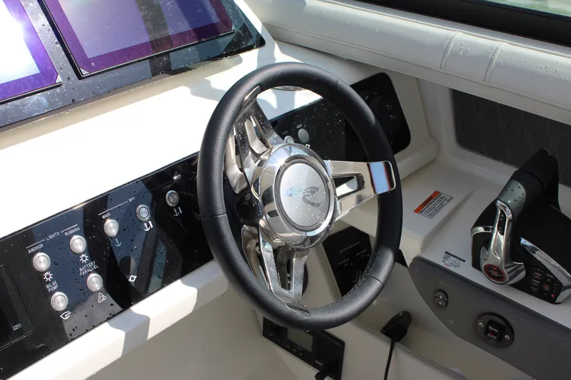 Slide: The Image of Sea Ray SLX 310 Outboard 2027 - 33