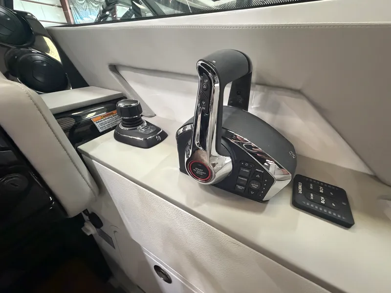 Slide: The Image of Cruisers 38 GLS 2027 - 36