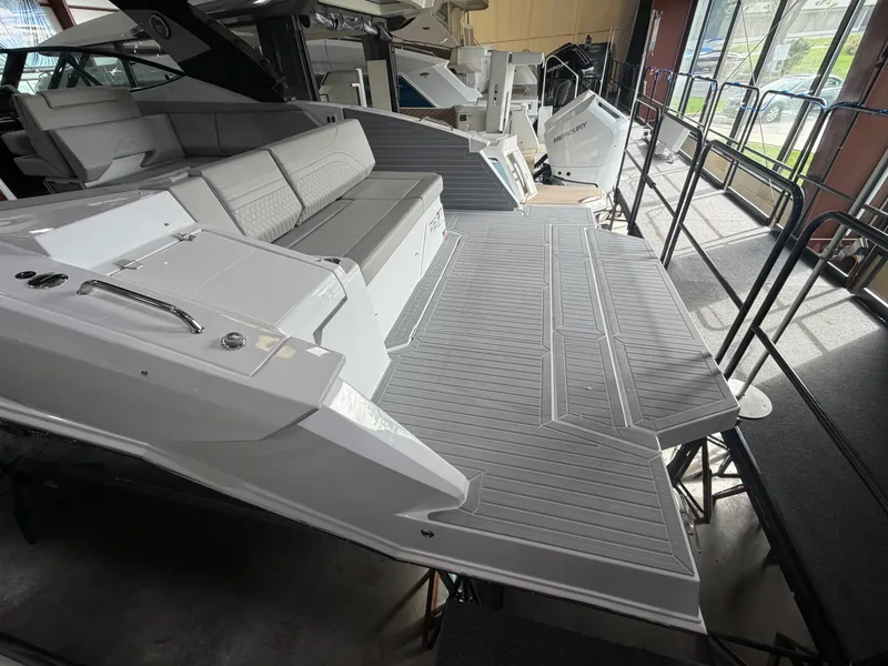 Slide: The Image of Cruisers 38 GLS 2027 - 7