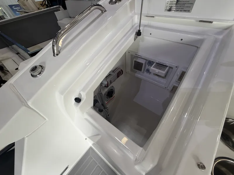Slide: The Image of Cruisers 38 GLS 2027 - 40
