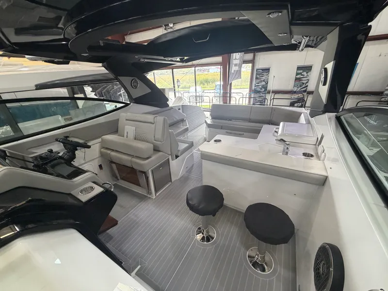 Slide: The Image of Cruisers 38 GLS 2027 - 21