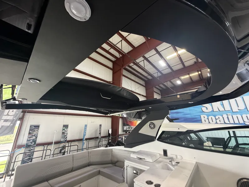 Slide: The Image of Cruisers 38 GLS 2027 - 32
