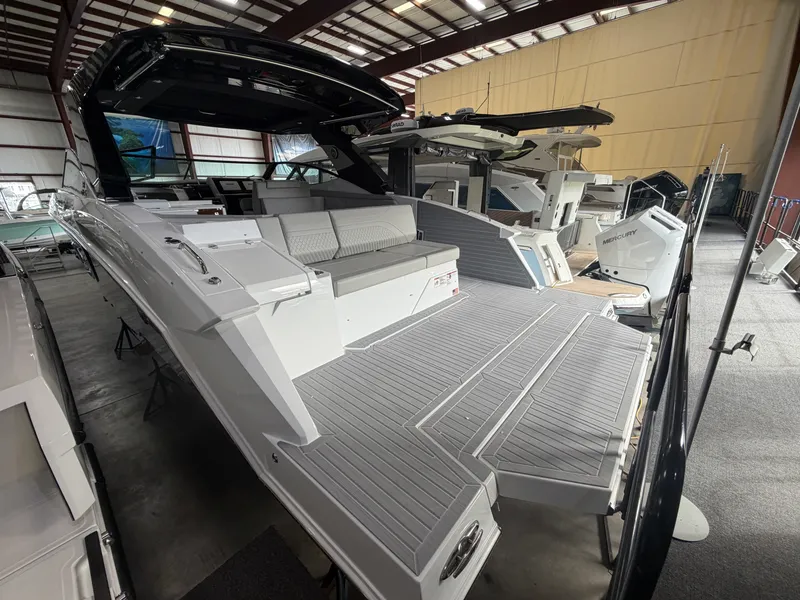 Slide: The Image of Cruisers 38 GLS 2027 - 14
