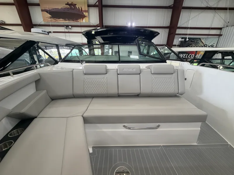 Slide: The Image of Cruisers 38 GLS 2027 - 39