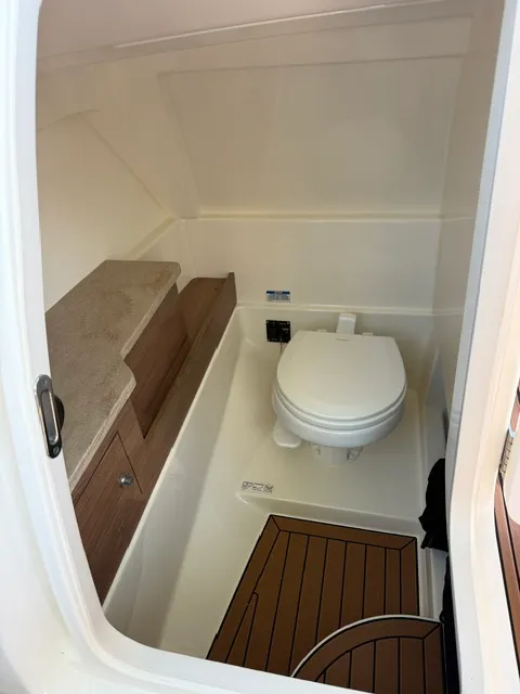 Slide: The Image of Boston Whaler 280 VANTAGE 2021 - 15