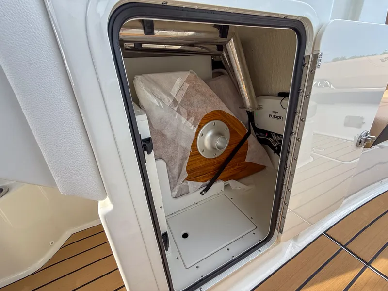 Slide: The Image of Sea Ray SDX 270 Outboard 2027 - 20