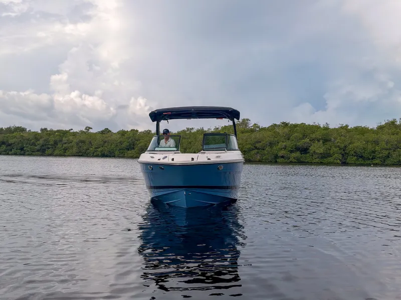 Slide: The Image of Sea Ray SLX 260 Outboard 2027 - 23