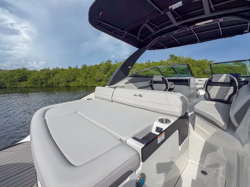 Slide: The Image of Sea Ray SLX 260 Outboard 2027 - 20