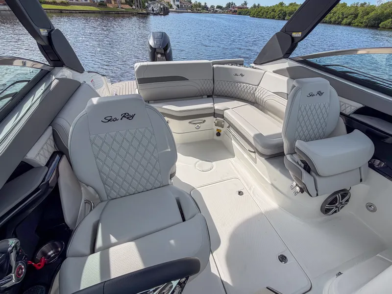 Slide: The Image of Sea Ray SLX 260 Outboard 2027 - 14