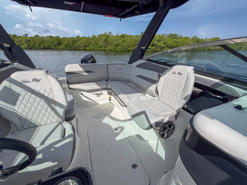 Slide: The Image of Sea Ray SLX 260 Outboard 2027 - 15