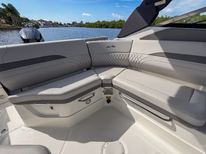 Slide: The Image of Sea Ray SLX 260 Outboard 2027 - 17