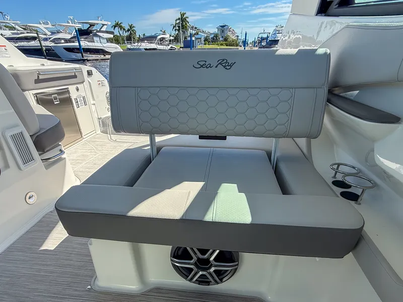 Slide: The Image of Sea Ray Sundancer 320 Outboard 2027 - 11
