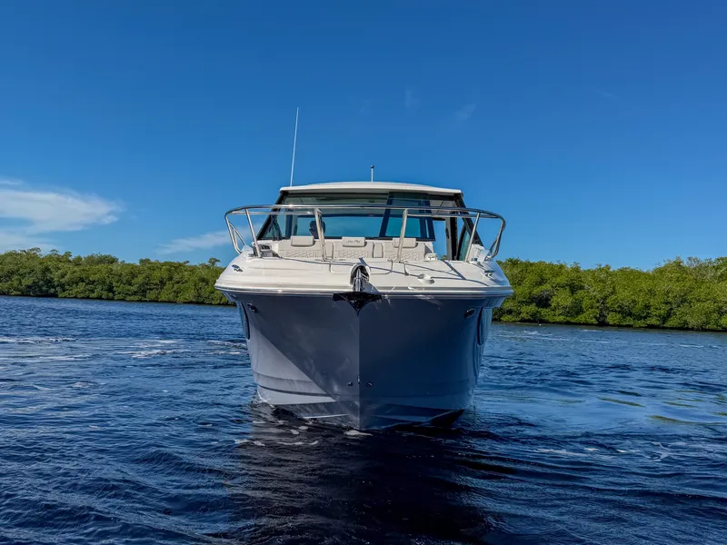 Slide: The Image of Sea Ray Sundancer 320 Outboard 2027 - 2