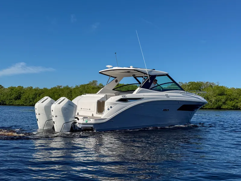 Slide: The Image of Sea Ray Sundancer 320 Outboard 2027 - 32