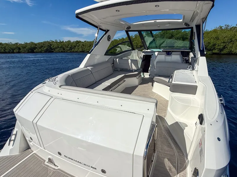 Slide: The Image of Sea Ray Sundancer 320 Outboard 2027 - 5