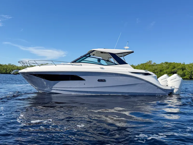 Slide: The Image of Sea Ray Sundancer 320 Outboard 2027 - 4