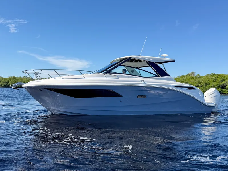 Slide: The Image of Sea Ray Sundancer 320 Outboard 2027 - 30