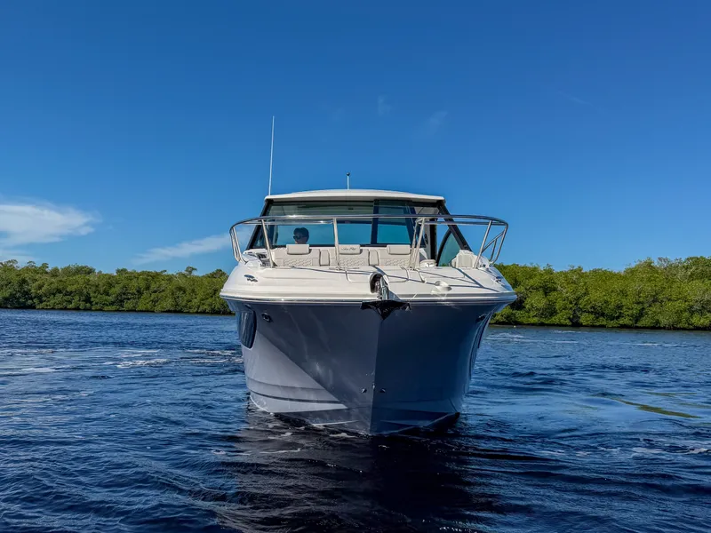 Slide: The Image of Sea Ray Sundancer 320 Outboard 2027 - 27