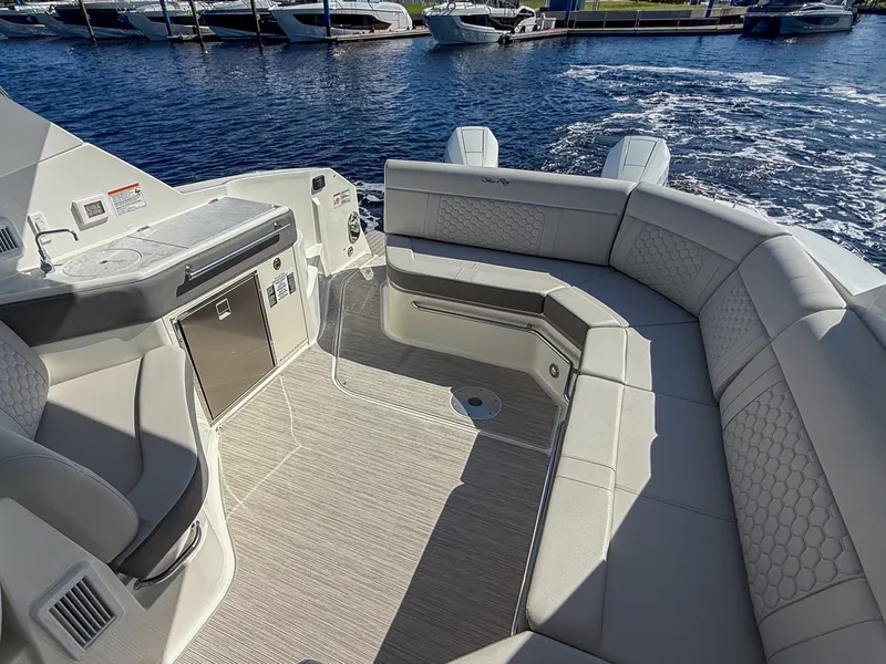 Slide: The Image of Sea Ray Sundancer 320 Outboard 2027 - 6