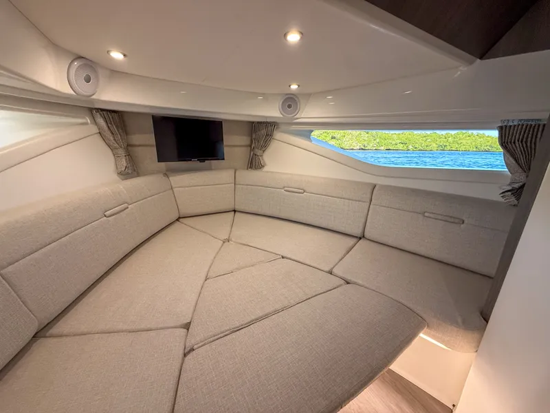 Slide: The Image of Sea Ray Sundancer 320 Outboard 2027 - 20