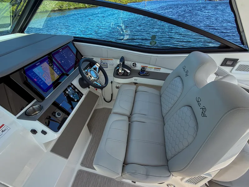 Slide: The Image of Sea Ray Sundancer 320 Outboard 2027 - 7