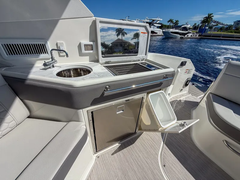 Slide: The Image of Sea Ray Sundancer 320 Outboard 2027 - 18