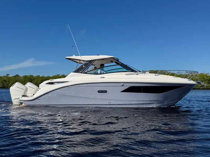 The Image of Sea Ray Sundancer 320 Outboard 2027 - 0