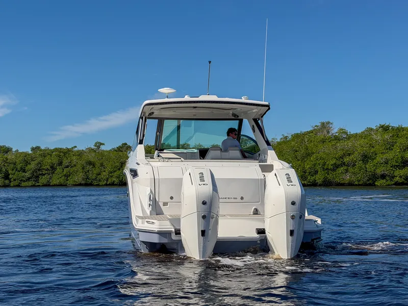 Slide: The Image of Sea Ray Sundancer 320 Outboard 2027 - 33