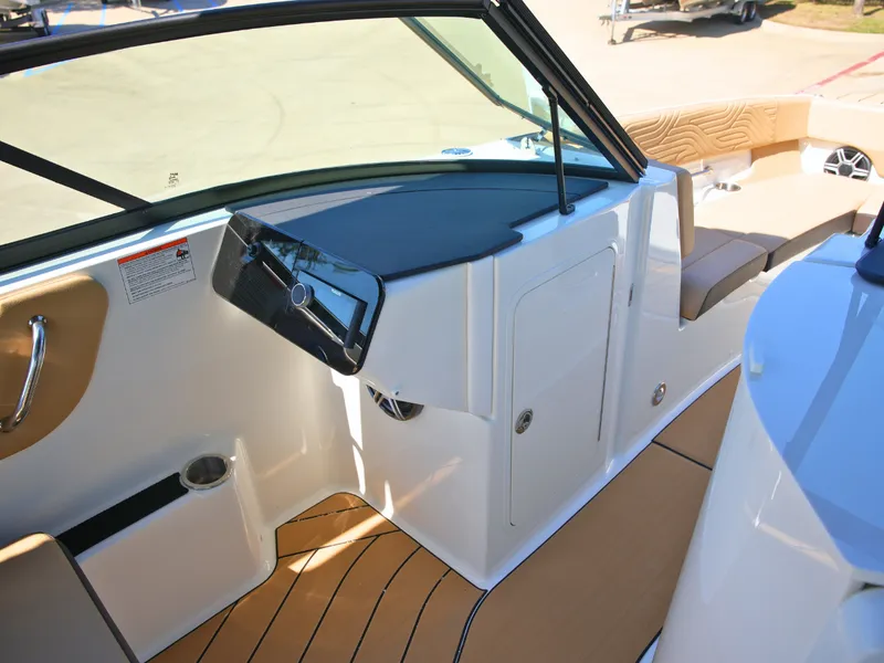 Slide: The Image of Sea Ray SDX 270 Surf 2027 - 32