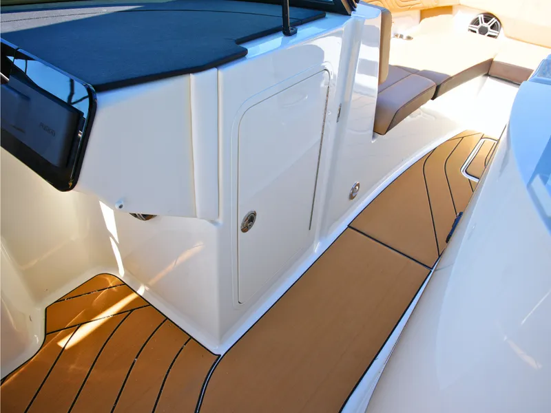 Slide: The Image of Sea Ray SDX 270 Surf 2027 - 34