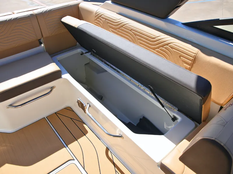 Slide: The Image of Sea Ray SDX 270 Surf 2027 - 15