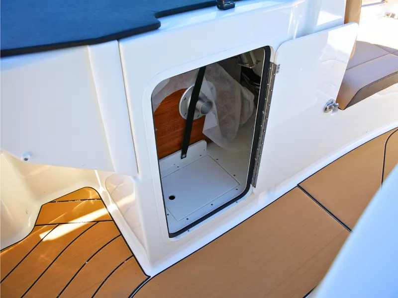 Slide: The Image of Sea Ray SDX 270 Surf 2027 - 35