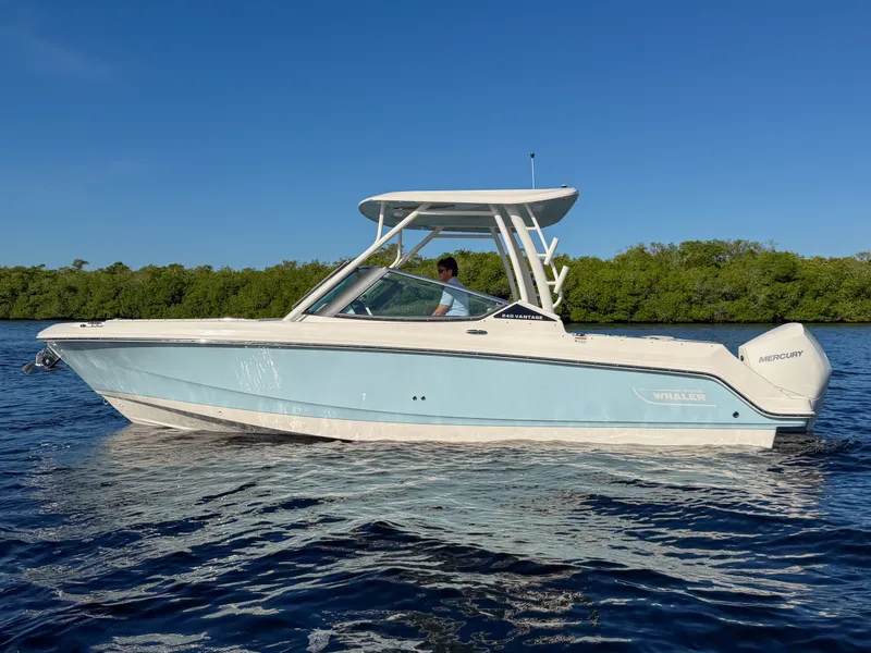 Slide: The Image of Boston Whaler 240 Vantage 2027 - 26