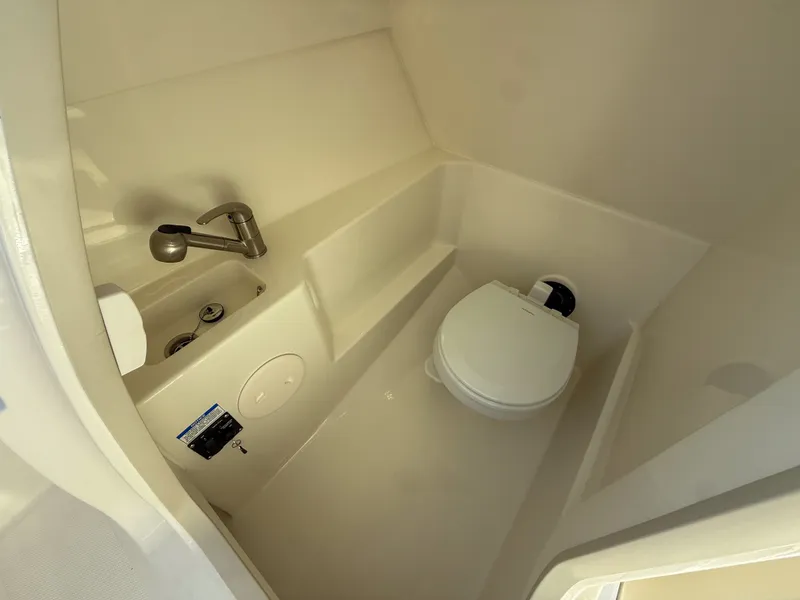 Slide: The Image of Boston Whaler 240 Vantage 2027 - 21
