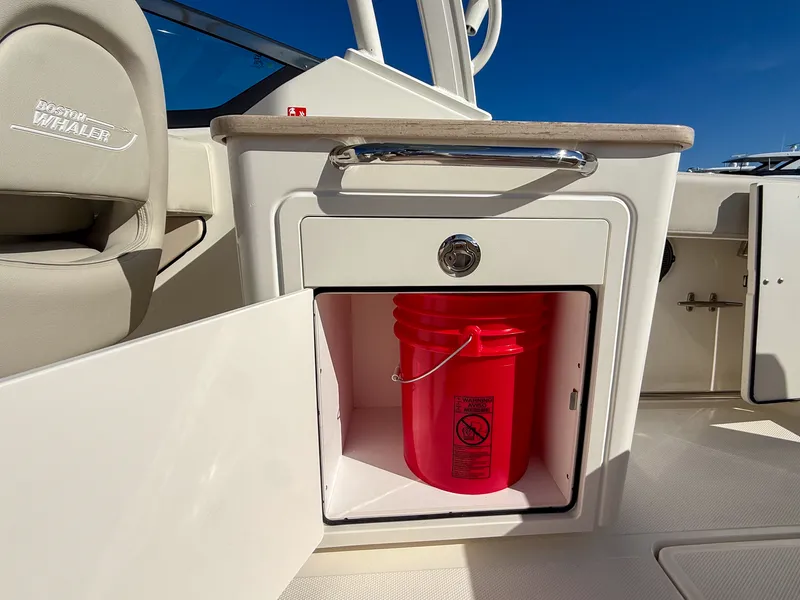 Slide: The Image of Boston Whaler 240 Vantage 2027 - 19