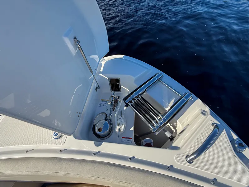 Slide: The Image of Boston Whaler 240 Vantage 2027 - 16