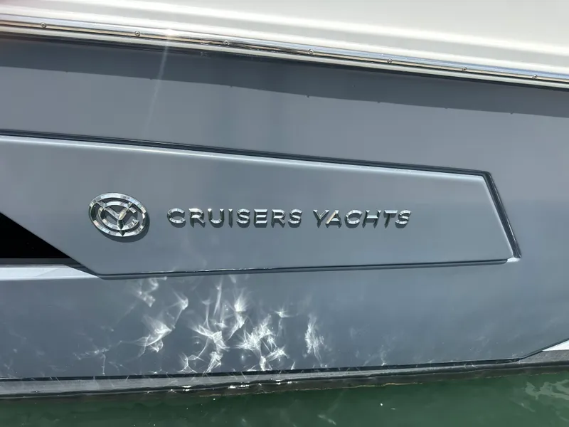 Slide: The Image of Cruisers 390 EXPRESS COUPE 2018 - 43