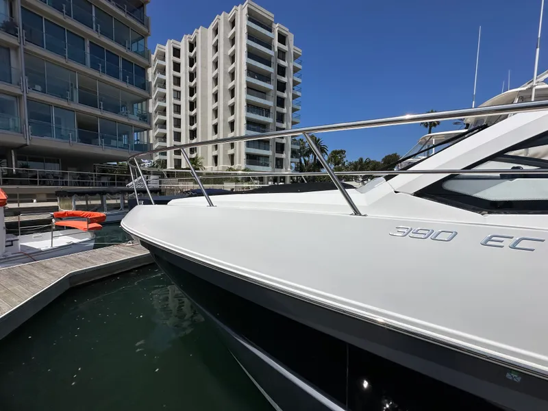Slide: The Image of Cruisers 390 EXPRESS COUPE 2018 - 47
