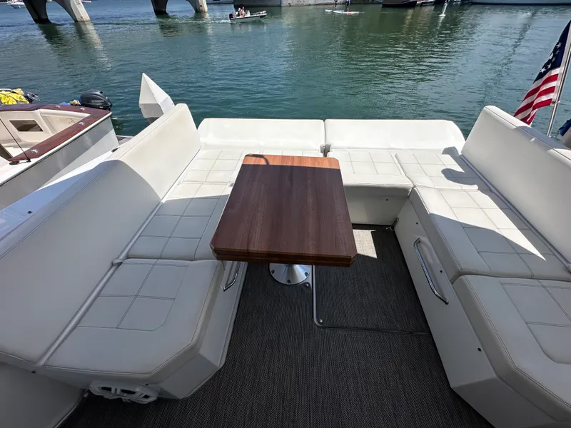 Slide: The Image of Cruisers 390 EXPRESS COUPE 2018 - 13