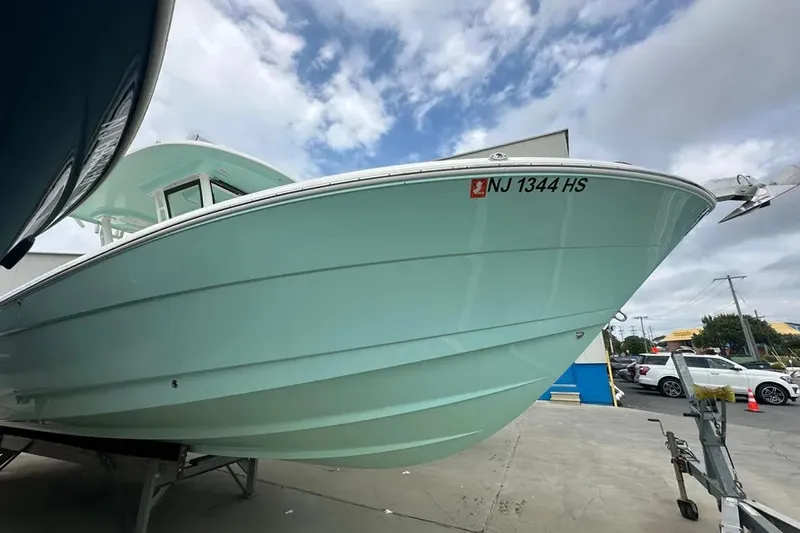 Slide: The Image of Robalo R302 2023 - 4