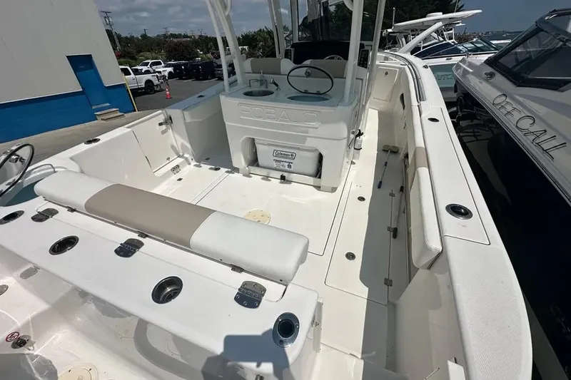 Slide: The Image of Robalo R302 2023 - 6