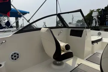Slide: The Image of Stingray Boat Company 192SC 2020 - 9