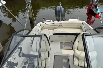 Slide: The Image of Stingray Boat Company 192SC 2020 - 4